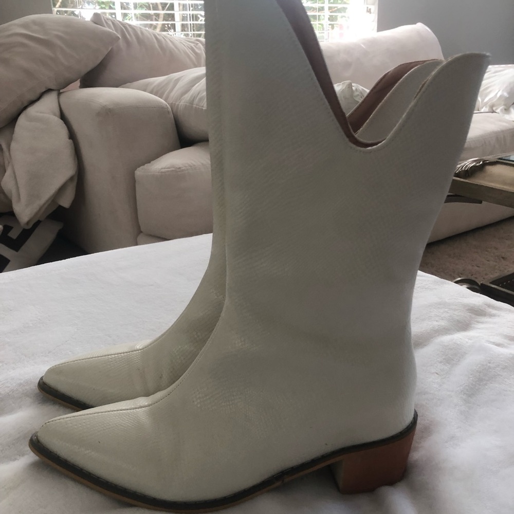 White boots - Picture 4 of 4